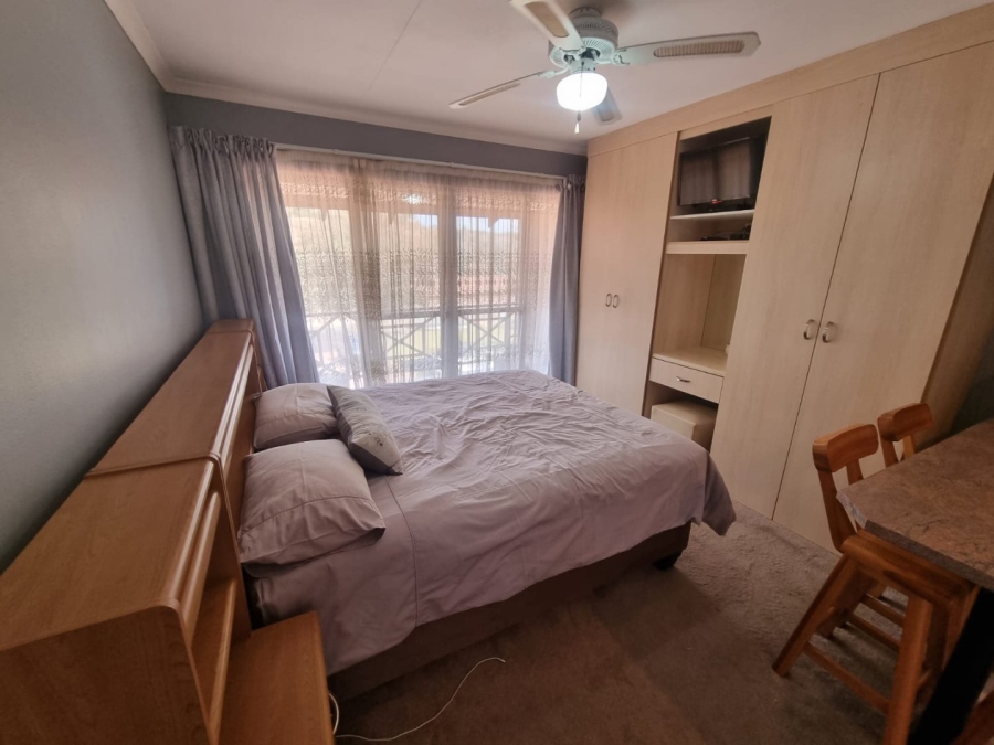 2 Bedroom Property for Sale in Vaaloewer Gauteng