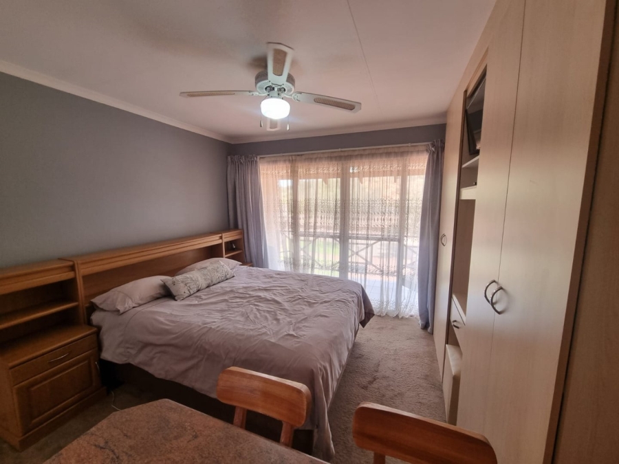 2 Bedroom Property for Sale in Vaaloewer Gauteng