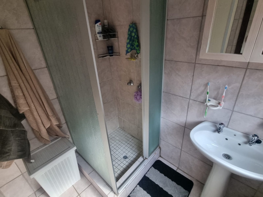2 Bedroom Property for Sale in Vaaloewer Gauteng