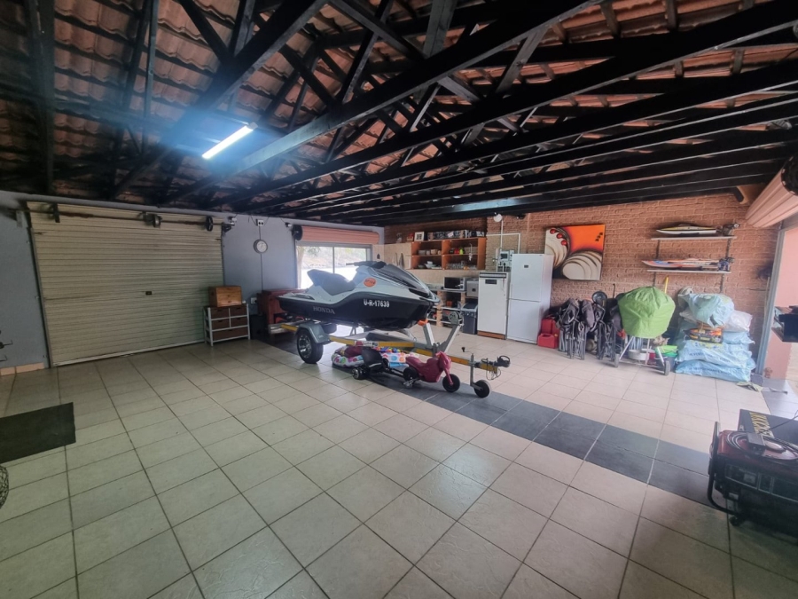 2 Bedroom Property for Sale in Vaaloewer Gauteng