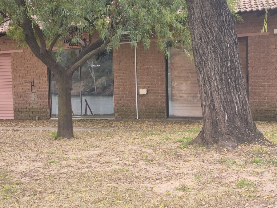 2 Bedroom Property for Sale in Vaaloewer Gauteng