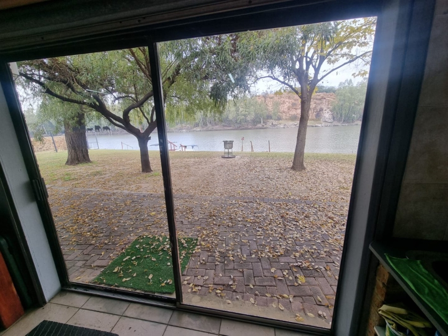 2 Bedroom Property for Sale in Vaaloewer Gauteng