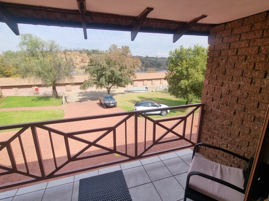 2 Bedroom Property for Sale in Vaaloewer Gauteng