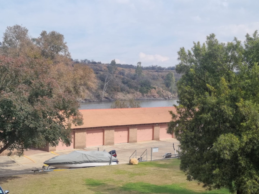 2 Bedroom Property for Sale in Vaaloewer Gauteng