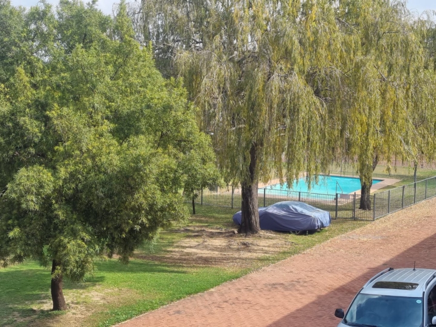 2 Bedroom Property for Sale in Vaaloewer Gauteng