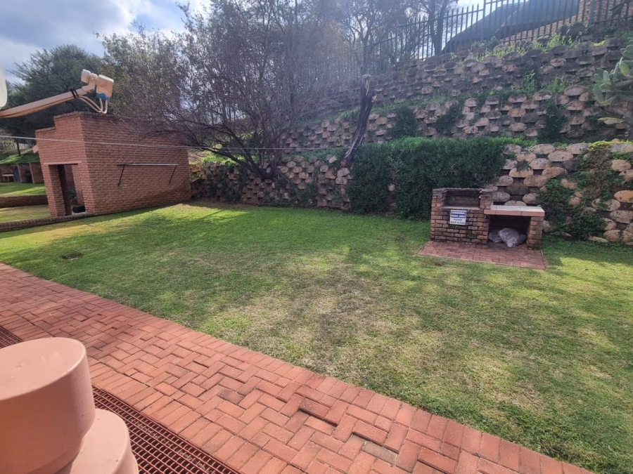 2 Bedroom Property for Sale in Vaaloewer Gauteng