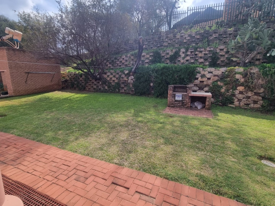 2 Bedroom Property for Sale in Vaaloewer Gauteng