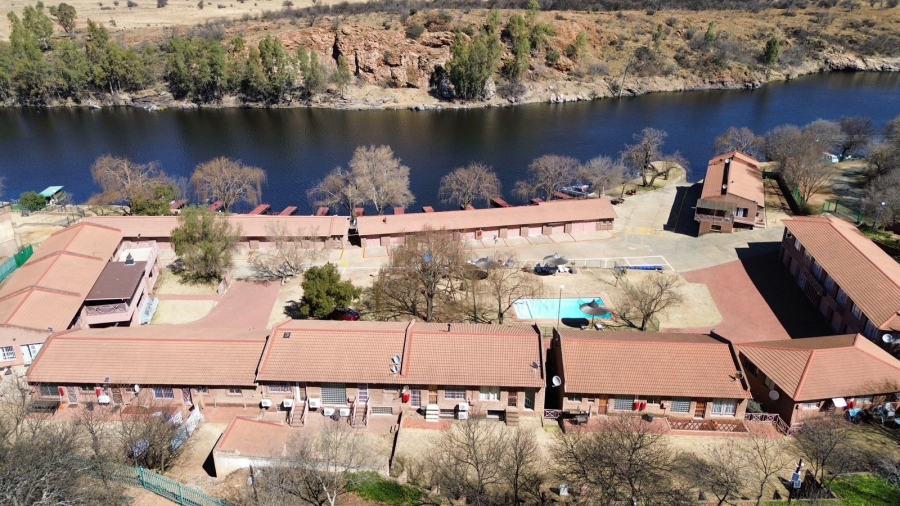 2 Bedroom Property for Sale in Vaaloewer Gauteng