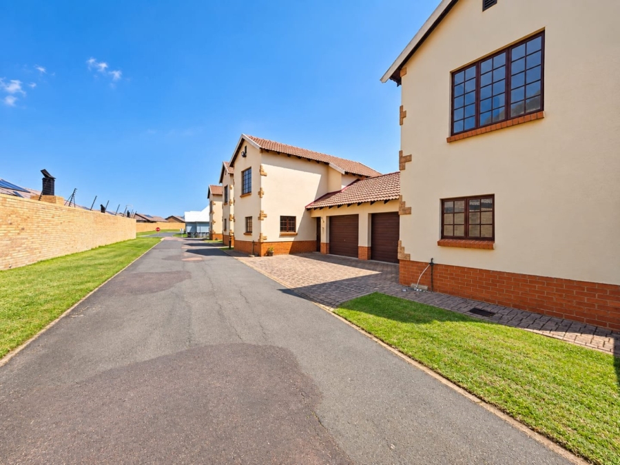 2 Bedroom Property for Sale in Montana Tuine Gauteng