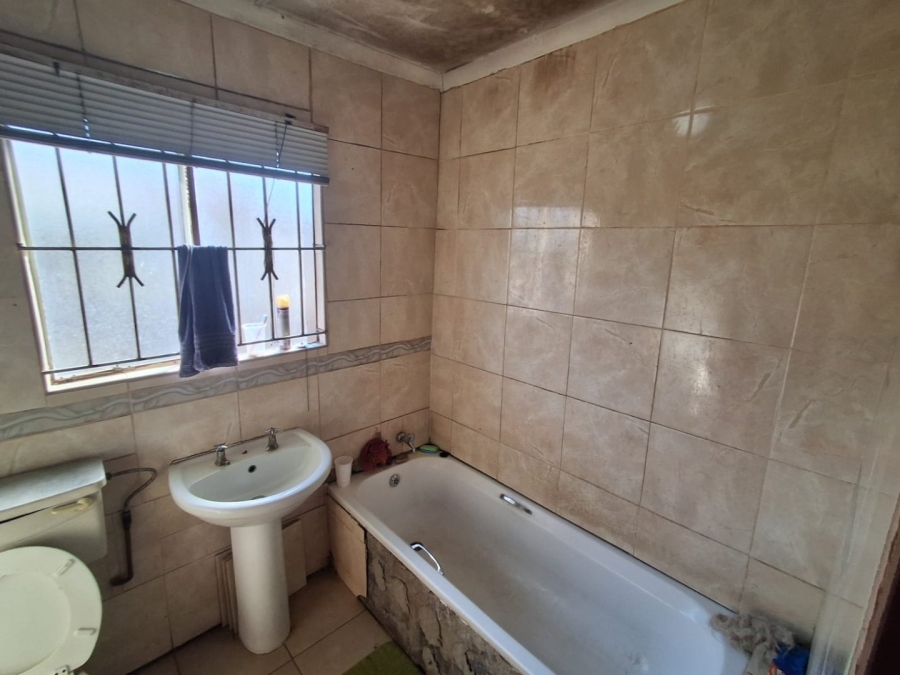 2 Bedroom Property for Sale in Xubene Gauteng