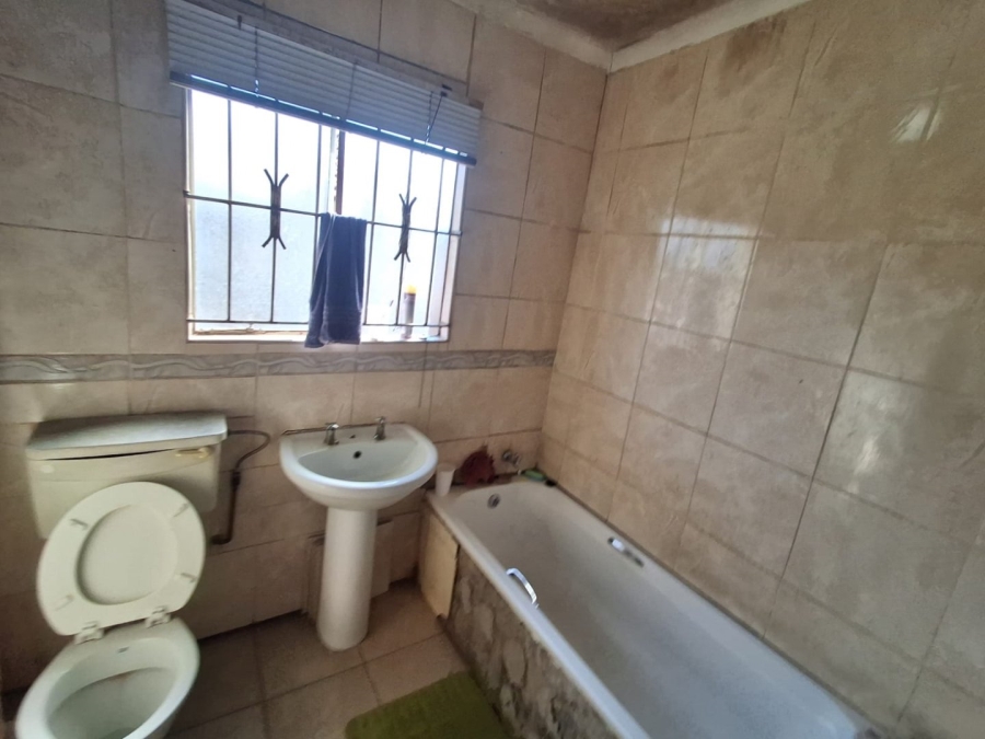 2 Bedroom Property for Sale in Xubene Gauteng