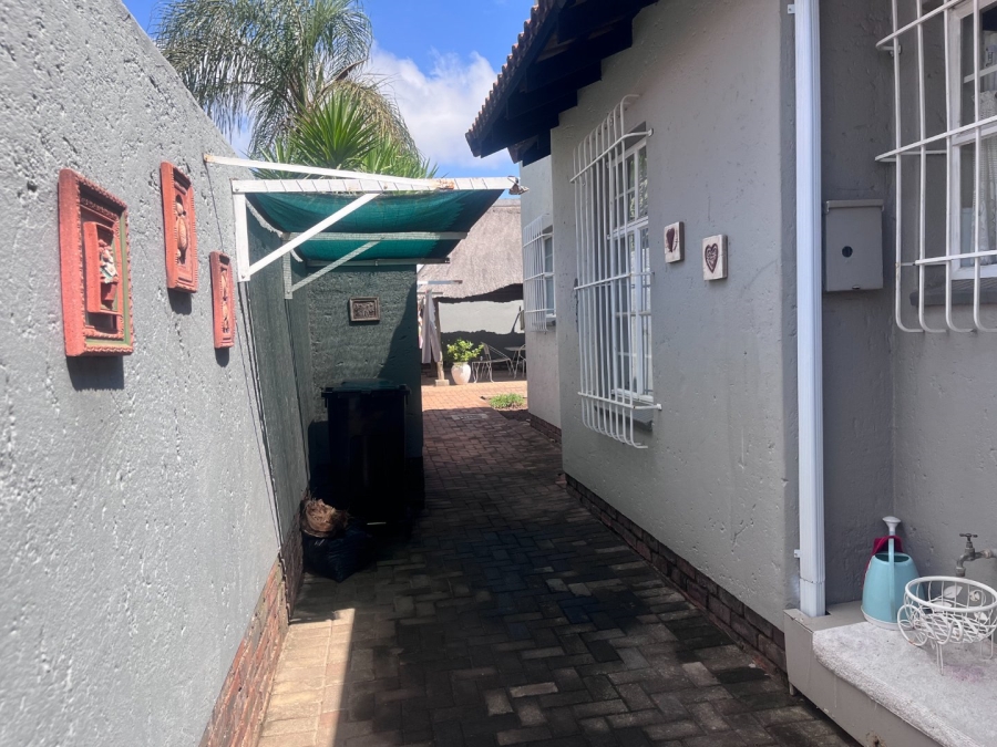 3 Bedroom Property for Sale in Glen Marais Gauteng