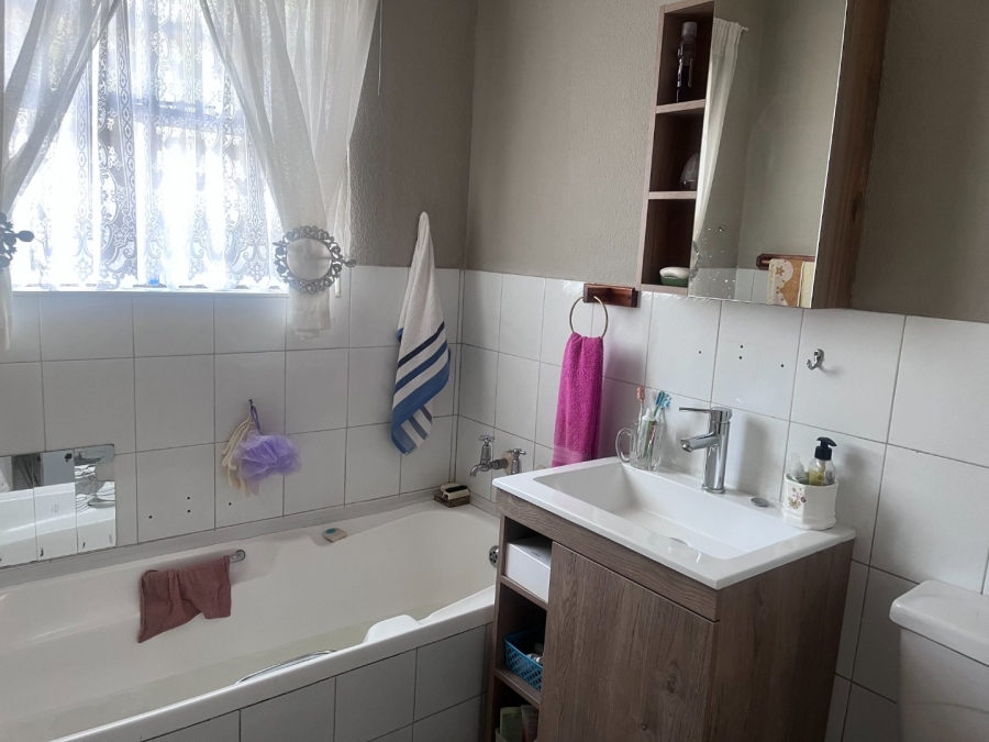3 Bedroom Property for Sale in Glen Marais Gauteng