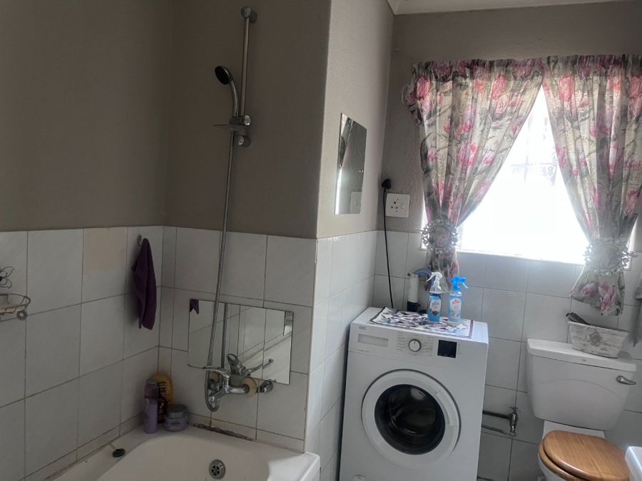 3 Bedroom Property for Sale in Glen Marais Gauteng