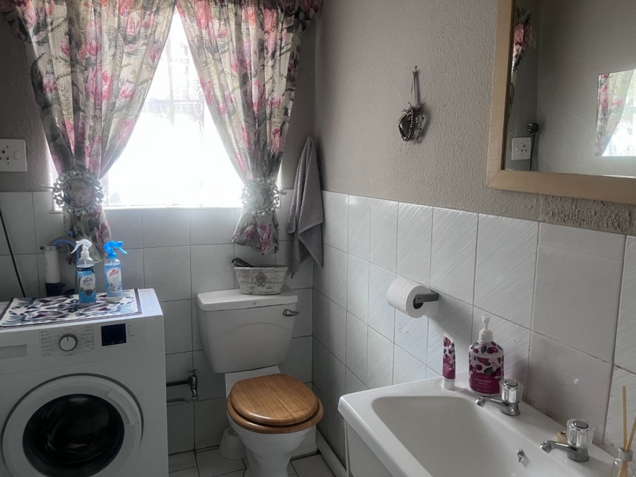 3 Bedroom Property for Sale in Glen Marais Gauteng