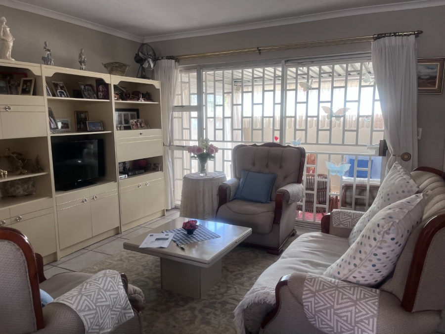 3 Bedroom Property for Sale in Glen Marais Gauteng