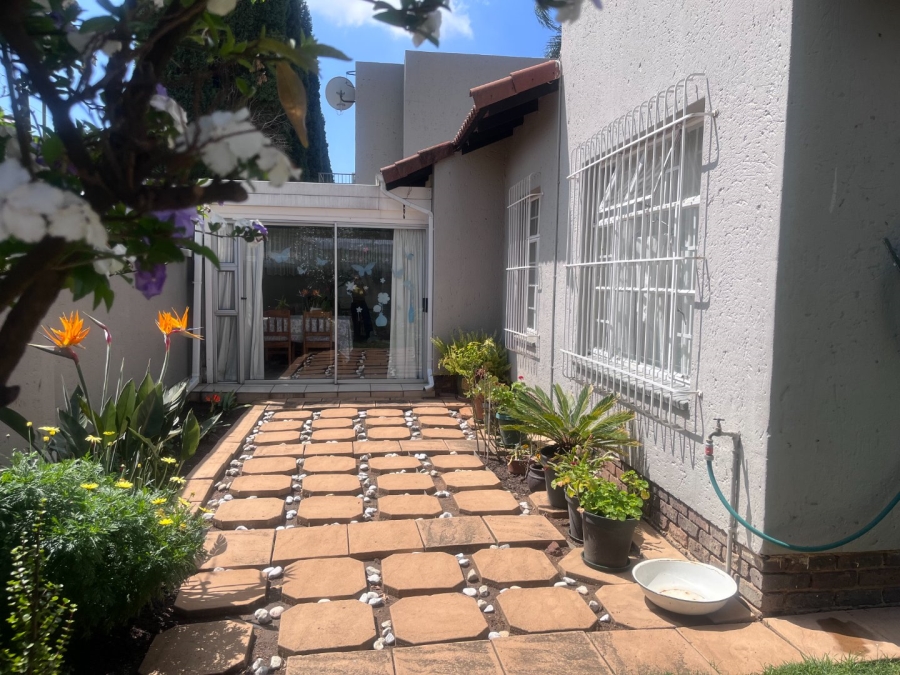 3 Bedroom Property for Sale in Glen Marais Gauteng