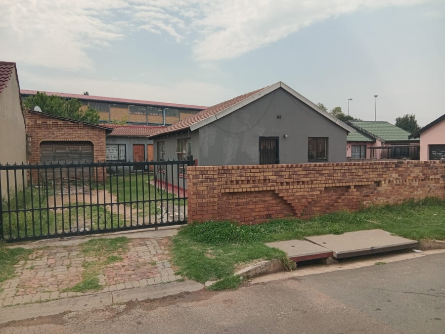 5 Bedroom Property for Sale in Vosloorus Ext 8 Gauteng