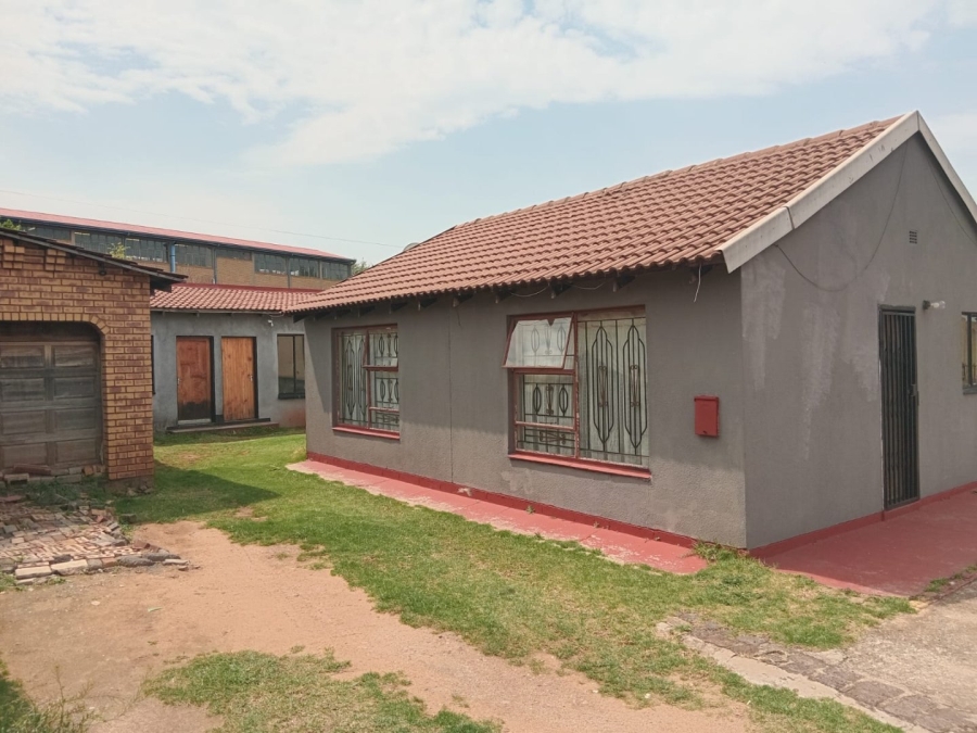 5 Bedroom Property for Sale in Vosloorus Ext 8 Gauteng