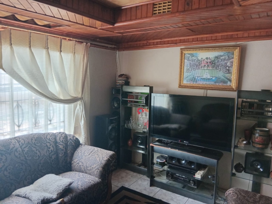 5 Bedroom Property for Sale in Vosloorus Ext 8 Gauteng