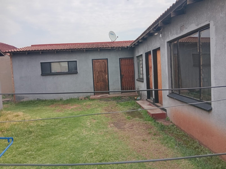 5 Bedroom Property for Sale in Vosloorus Ext 8 Gauteng