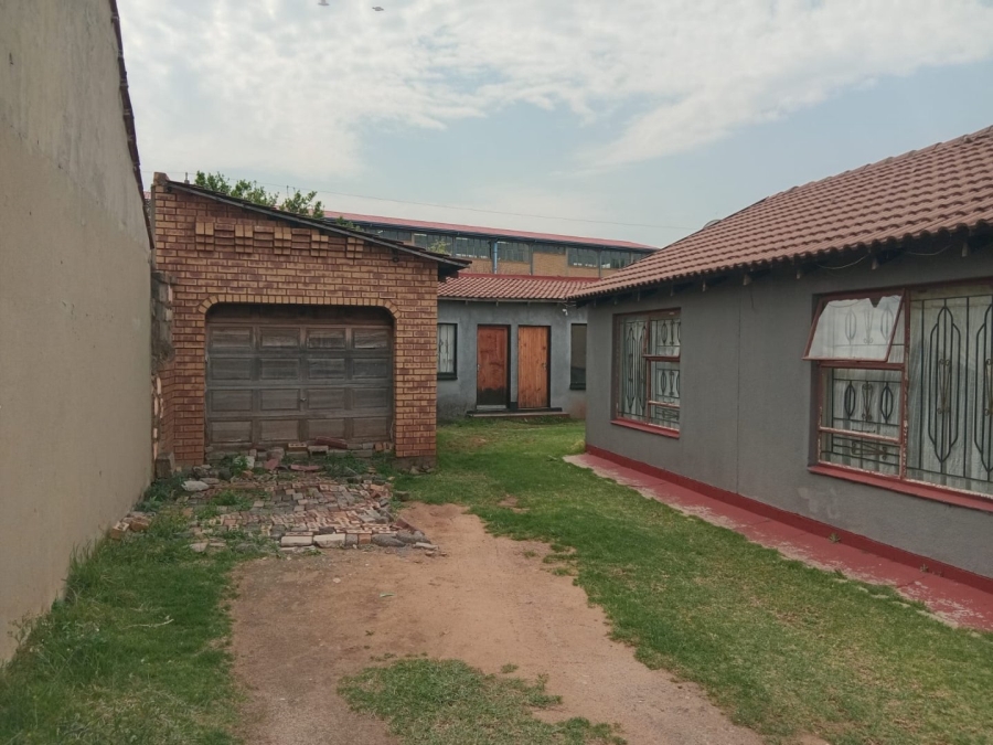 5 Bedroom Property for Sale in Vosloorus Ext 8 Gauteng