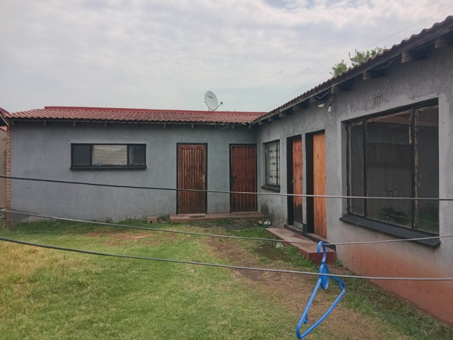 5 Bedroom Property for Sale in Vosloorus Ext 8 Gauteng