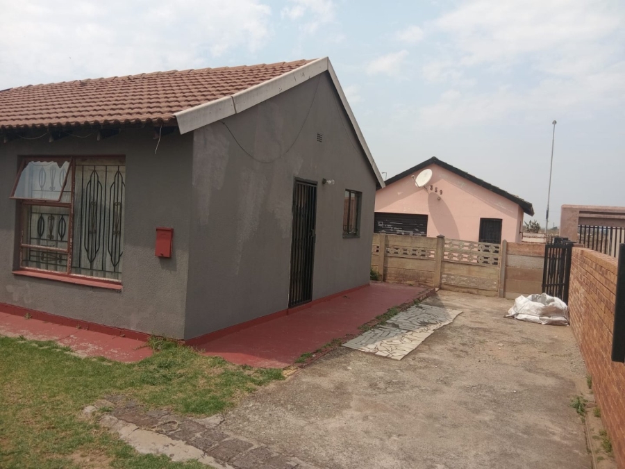 5 Bedroom Property for Sale in Vosloorus Ext 8 Gauteng