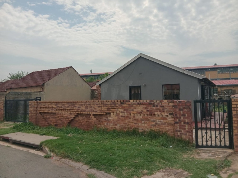 5 Bedroom Property for Sale in Vosloorus Ext 8 Gauteng