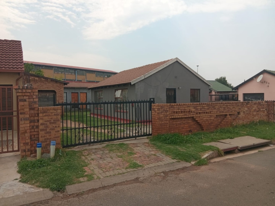 5 Bedroom Property for Sale in Vosloorus Ext 8 Gauteng