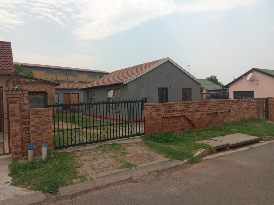 5 Bedroom Property for Sale in Vosloorus Ext 8 Gauteng