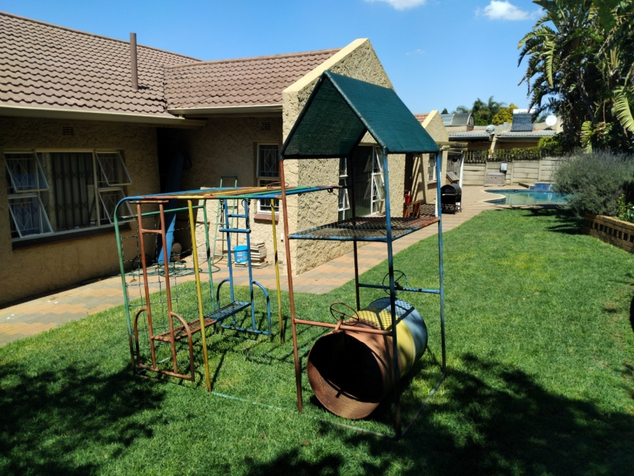 3 Bedroom Property for Sale in Edenvale Central Gauteng