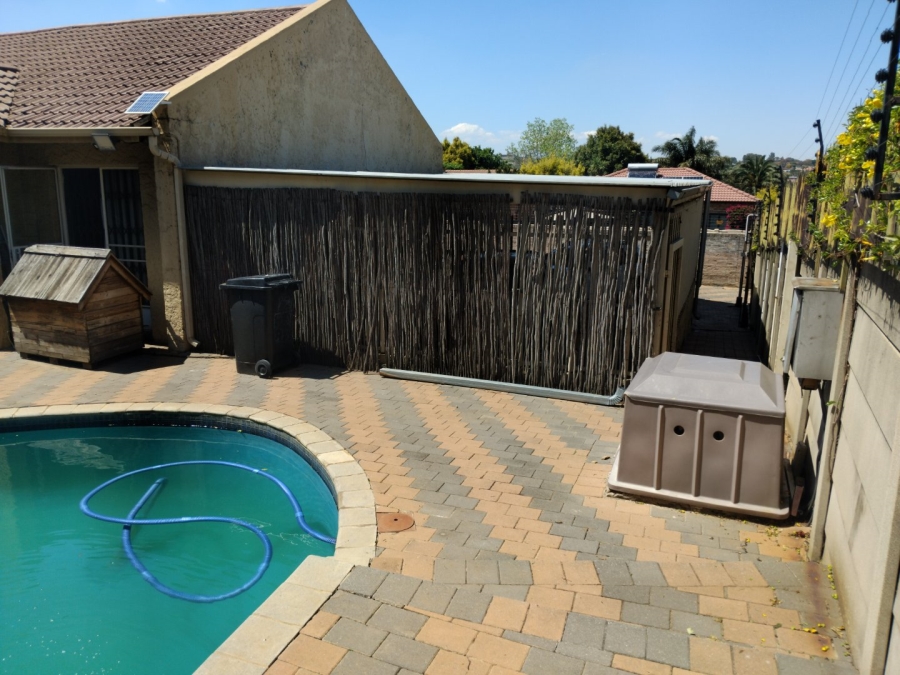 3 Bedroom Property for Sale in Edenvale Central Gauteng