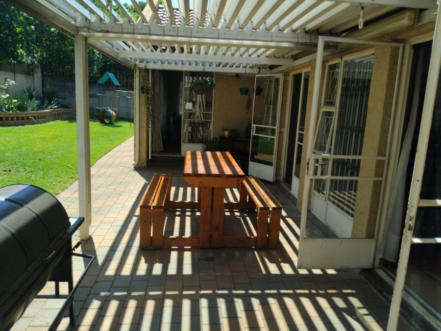 3 Bedroom Property for Sale in Edenvale Central Gauteng