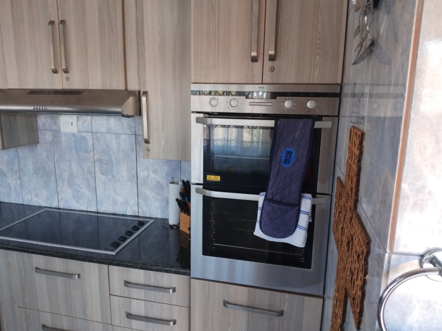 3 Bedroom Property for Sale in Edenvale Central Gauteng