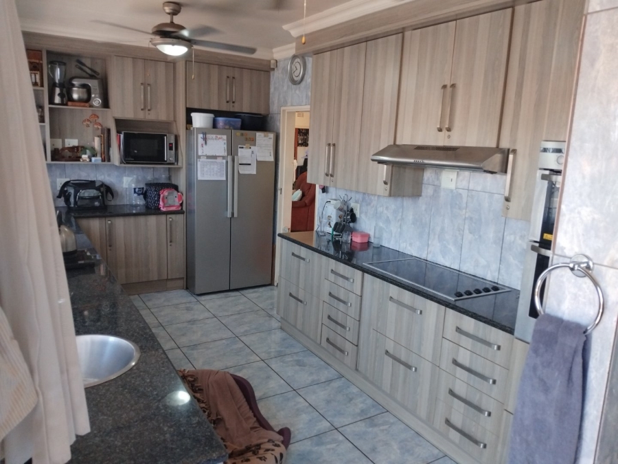 3 Bedroom Property for Sale in Edenvale Central Gauteng
