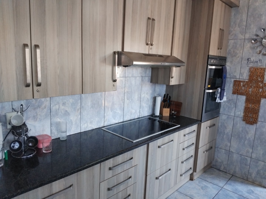 3 Bedroom Property for Sale in Edenvale Central Gauteng