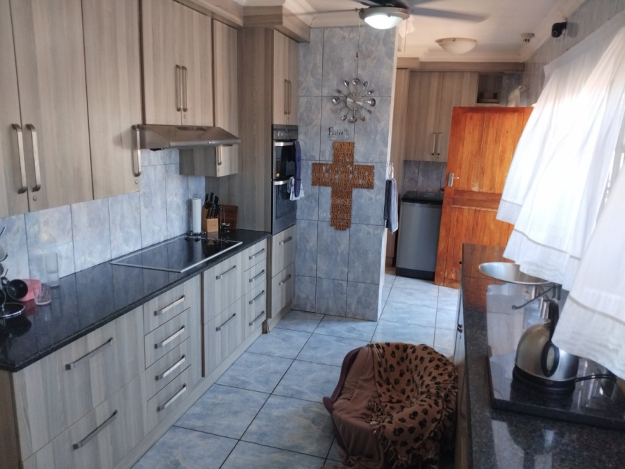 3 Bedroom Property for Sale in Edenvale Central Gauteng