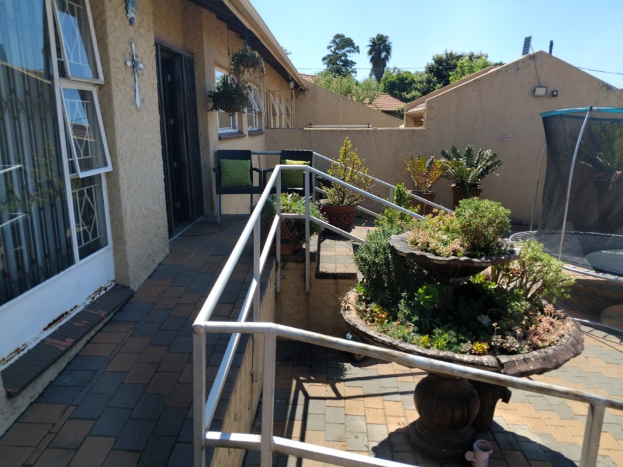 3 Bedroom Property for Sale in Edenvale Central Gauteng