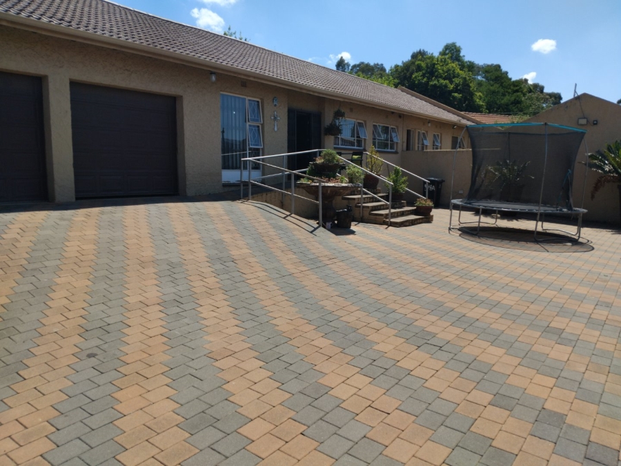 3 Bedroom Property for Sale in Edenvale Central Gauteng