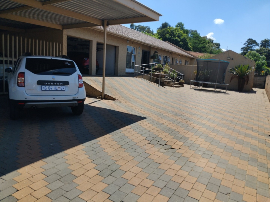 3 Bedroom Property for Sale in Edenvale Central Gauteng