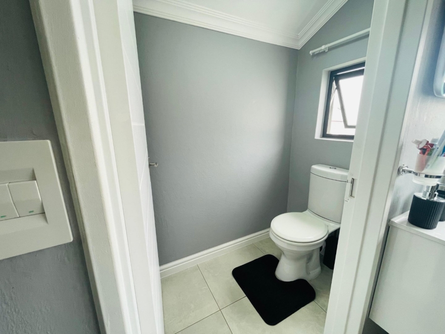 3 Bedroom Property for Sale in Glen Austin Gauteng