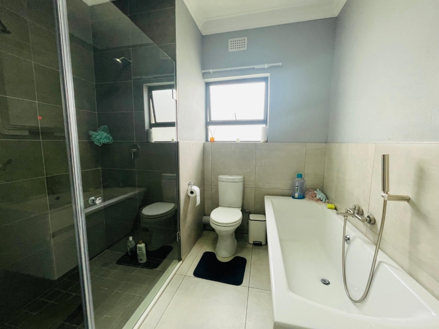 To Let 3 Bedroom Property for Rent in Glen Austin Gauteng
