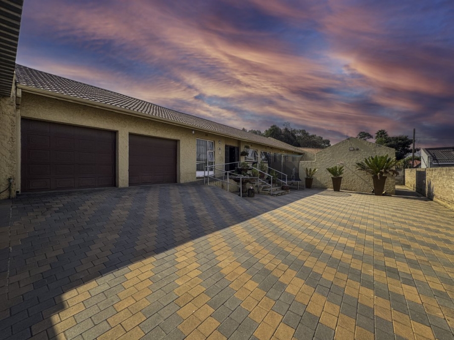 3 Bedroom Property for Sale in Edenvale Central Gauteng
