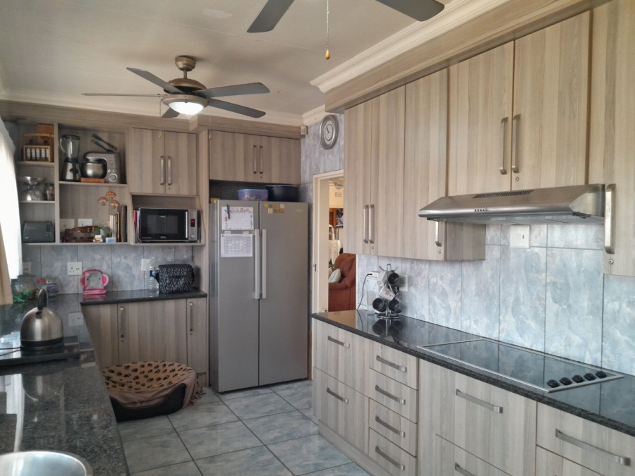3 Bedroom Property for Sale in Edenvale Central Gauteng