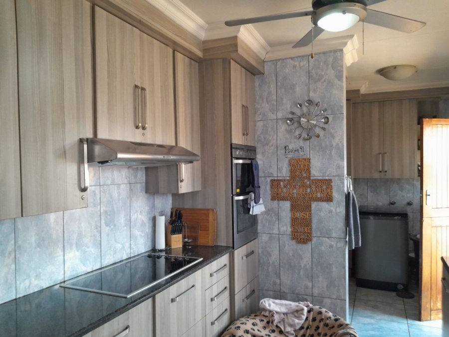 3 Bedroom Property for Sale in Edenvale Central Gauteng