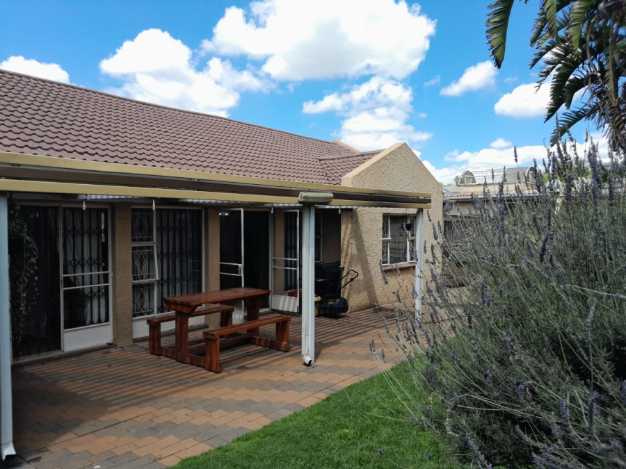 3 Bedroom Property for Sale in Edenvale Central Gauteng