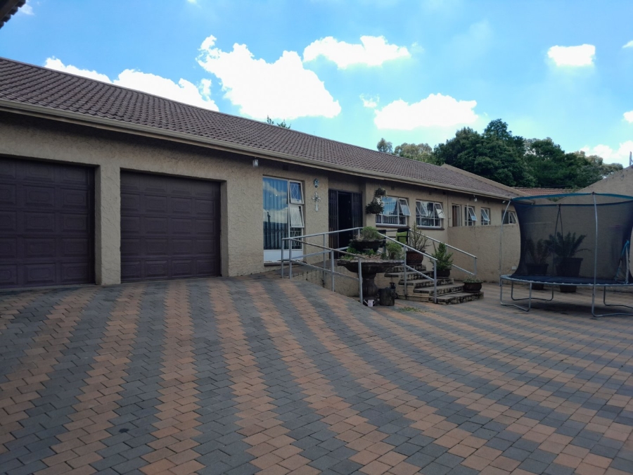 3 Bedroom Property for Sale in Edenvale Central Gauteng