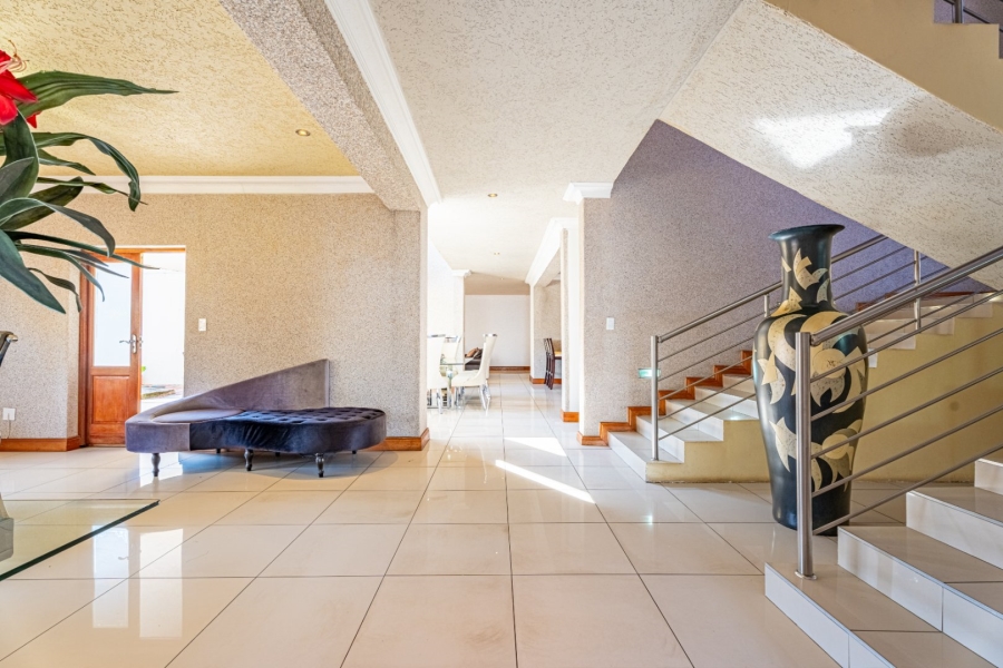 4 Bedroom Property for Sale in Heuwelsig Estate Gauteng