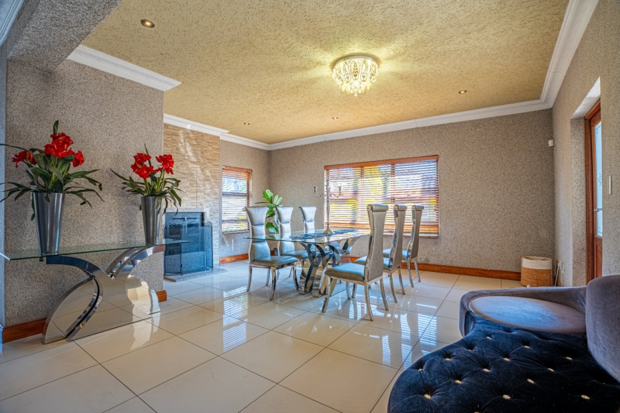 4 Bedroom Property for Sale in Heuwelsig Estate Gauteng